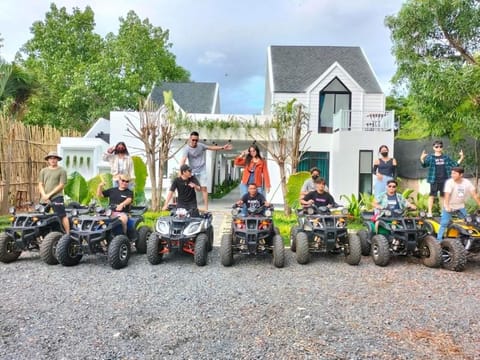 Day, People, Garden, Cycling, Garden view, group of guests