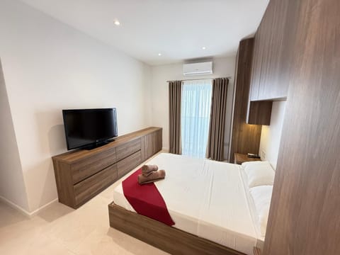 Bed, TV and multimedia, Photo of the whole room, Bedroom, air conditioner