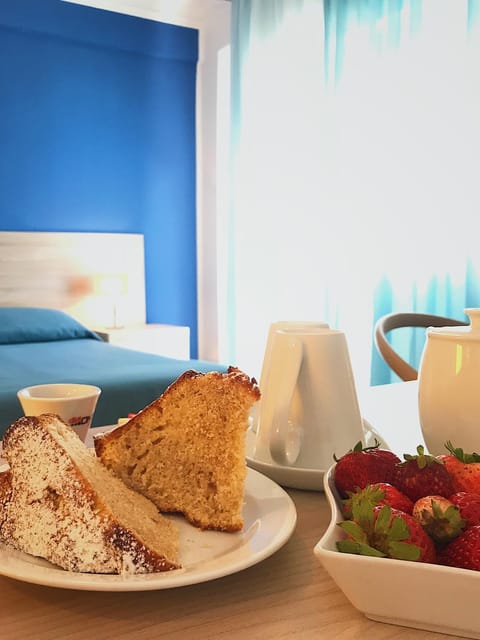 Bed, Italian breakfast