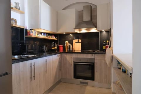 Kitchen or kitchenette, oven, stove