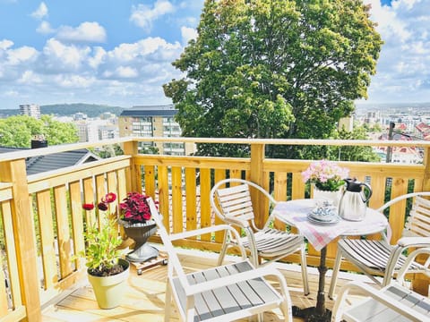 Day, Natural landscape, View (from property/room), Balcony/Terrace, Dining area