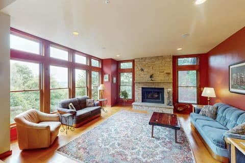 Highline Getaway House in McHenry