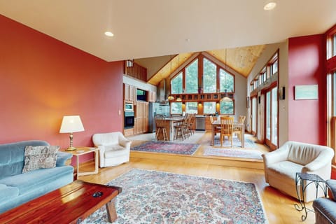 Highline Getaway House in McHenry