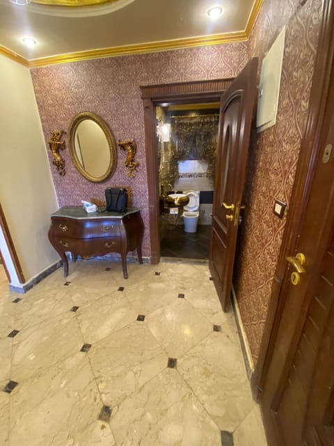 شقه بالمنيل اطلاله النيل Apartment in Cairo