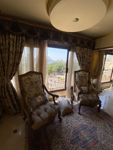 شقه بالمنيل اطلاله النيل Apartment in Cairo