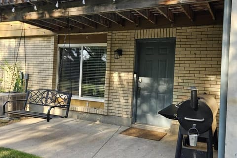 3Bd - King - Breakfast - Lagoon - SUPs - Washer Dryer - Sleeps 11 Apartment in Farmington