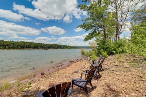 Peaceful Greers Ferry Cabin with Deck and Lake View! House in Greers Ferry Lake