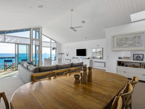 Waters Edge absolute beachfront House in Portsea