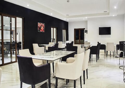 Restaurant/places to eat, Communal lounge/ TV room, TV and multimedia