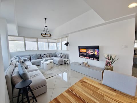 Communal lounge/ TV room, TV and multimedia, Living room, Seating area, Evening entertainment