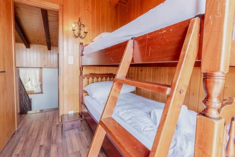 Photo of the whole room, Bedroom, bunk bed