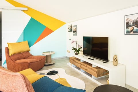 TV and multimedia, Living room, Seating area