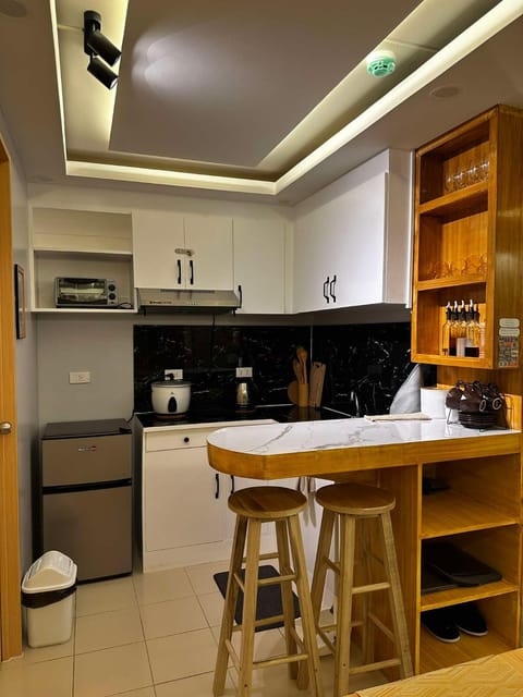 Coffee/tea facilities, minibar, kitchen