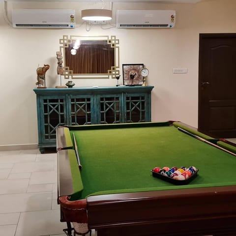 Billiard, Game Room