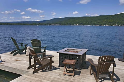 Willow Tree Cove House in Keuka Lake