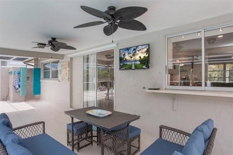 Peaceful Oasis Getaway Central Cape Large Pool House in Cape Coral