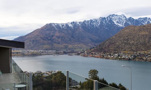 Balcony/Terrace, Lake view, Mountain view