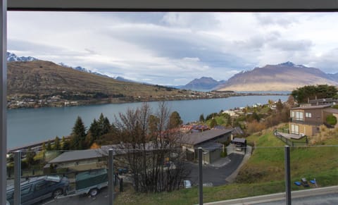 Balcony/Terrace, Lake view, Mountain view