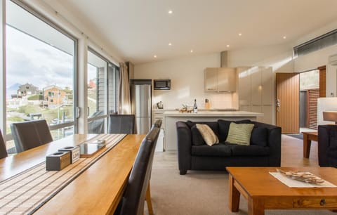 Living room, Dining area, Lake view, Mountain view