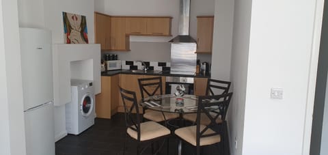 Kitchen or kitchenette, Dining area, oven, stove