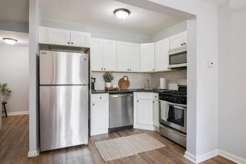 Amazing 3 Bedroom in Bloomfield! Steps to Downtown Apartamento in Glen Ridge