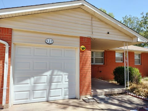 The Hillside Cottage Apartment in Lawton