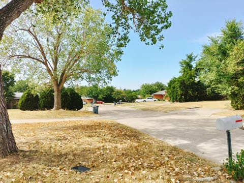 The Hillside Cottage Apartment in Lawton