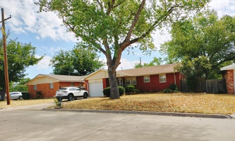 The Hillside Cottage Apartment in Lawton