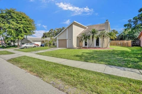 Delray Beach 3Bd Home & Pool with Game Room, 10 guests House in Delray Beach