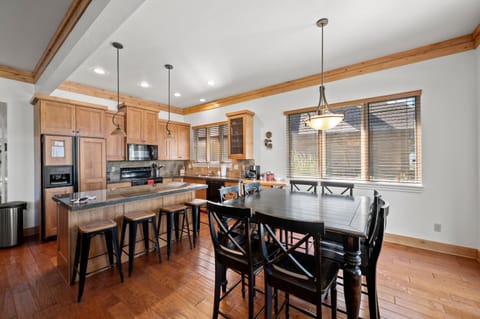 Dining area, kitchen