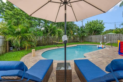 Patio, Pool view, Swimming pool, sunbed