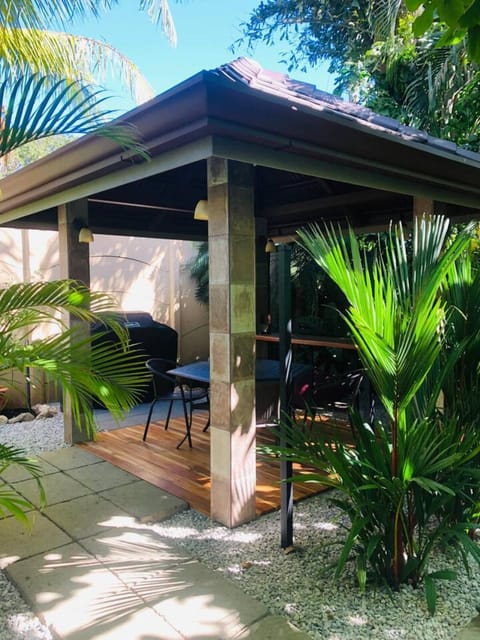 Patio, Spring, Day, Garden, Dining area, Garden view