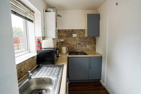 3BR Home Near Hounslow West Tube Station Apartment in Hounslow