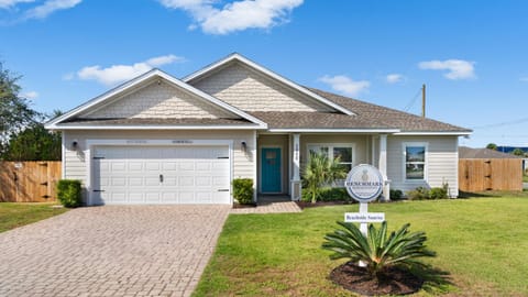 Beachside Sunrise House in Lower Grand Lagoon