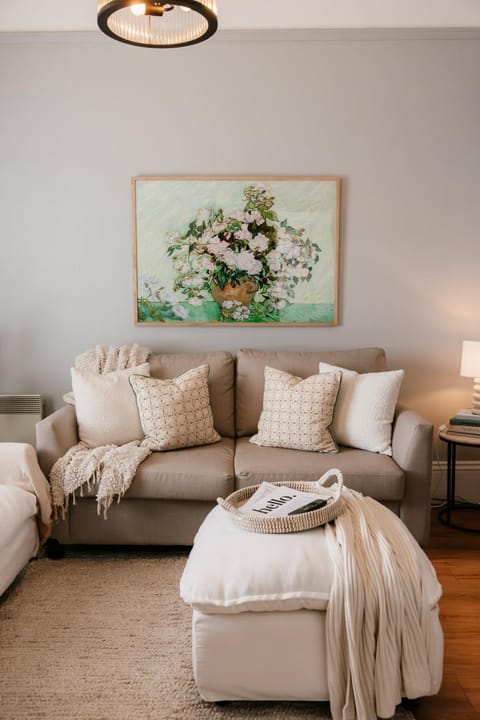 Bed, Living room, Seating area