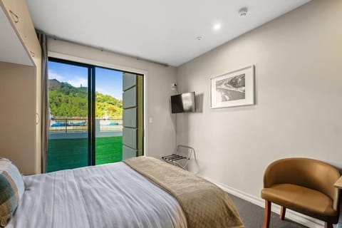 Pool & River Views - 600m to CBD Apartment in Gisborne