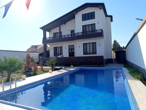 Property building, Day, Pool view, Swimming pool