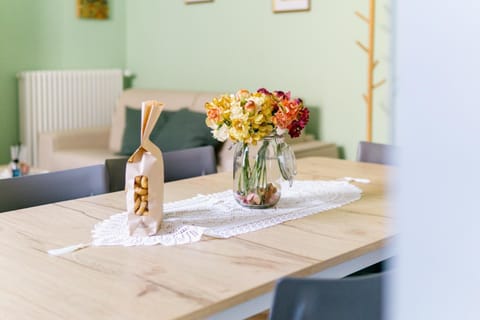 Living room, Decorative detail, Seating area, Dining area