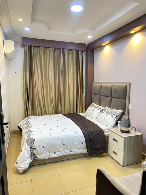 Bed, Photo of the whole room, Bedroom, air conditioner