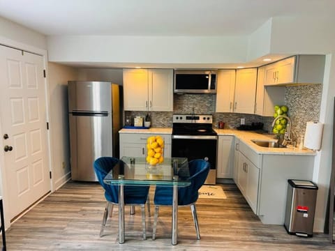 MarYan Spacious Studio Apartment with full kitchen and free wifi Appartamento in Danbury