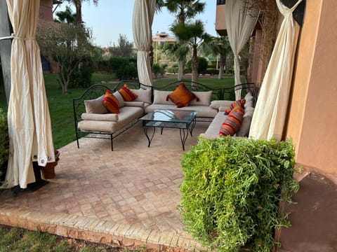 Appartement élégant avec vue sur piscine jardin verdoyant et wifi ultra rapide Apartment in Marrakesh