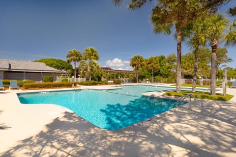 Oceanfront, Pool, Private Deck Villa in Folly Field