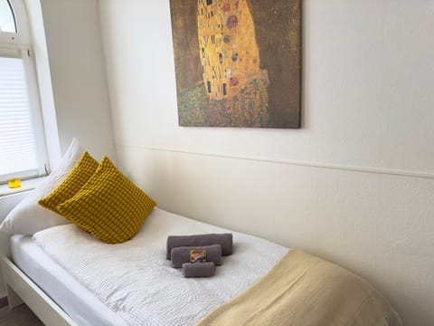 Möbliertes Apartment in Herne-Mitte mit Parkplatz, Arbeitsplatz, WLAN- Super Anbindung an Autobahnen und ÖPNV -Für 1bis 3 Personen Apartment in Herne