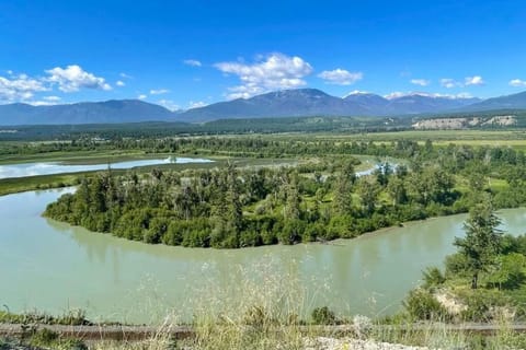 Peaks of Radium by FantasticStay Apartment in Radium Hot Springs