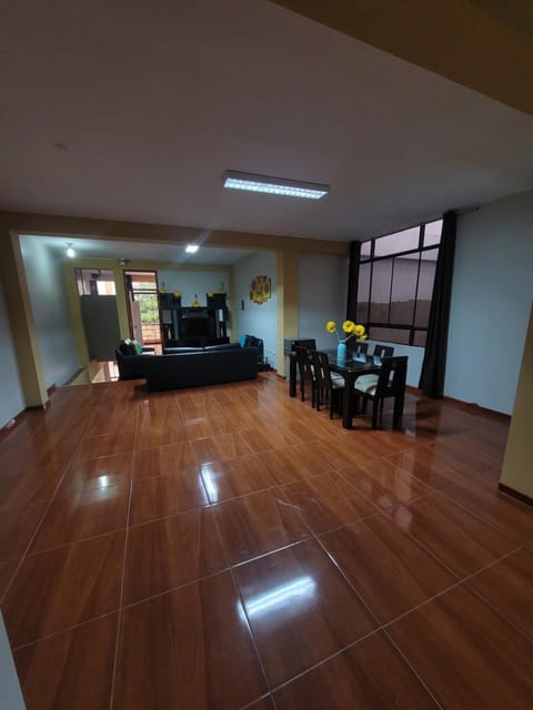 Habitación Privada a 1 cuadra de la plaza de armas Vacation rental in Oxapampa