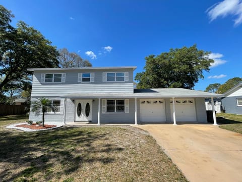 Spacious 4BR Home in Tampa Near Busch Gardens Casa in Greater Carrollwood