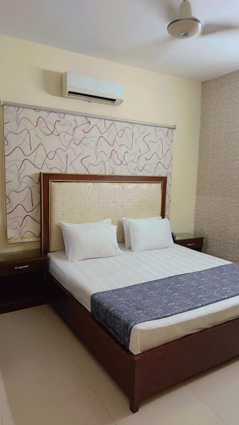 E-Town-Rooms Karachi Hotel in Karachi