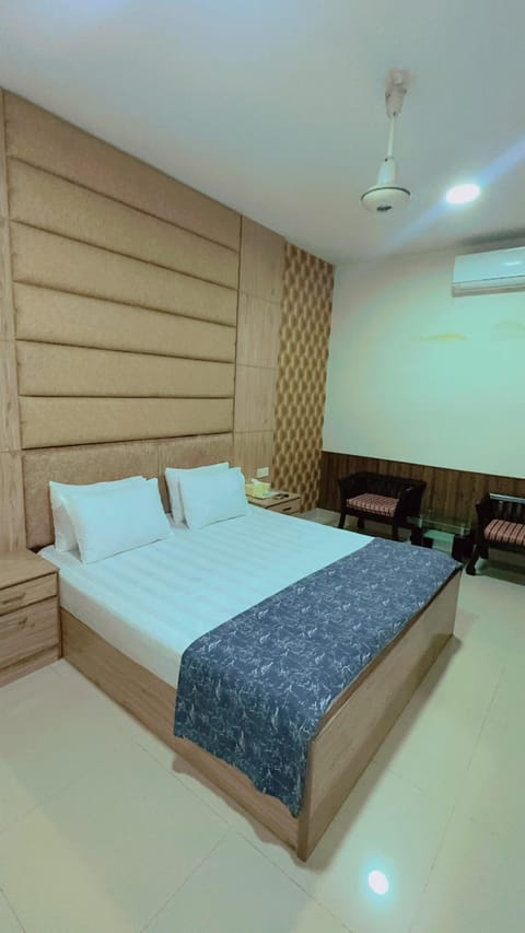 E-Town-Rooms Karachi Hotel in Karachi