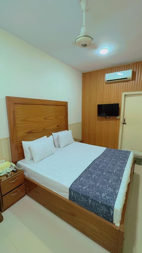 E-Town-Rooms Karachi Hotel in Karachi