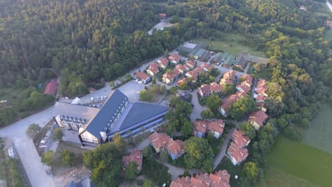 Day, Neighbourhood, Bird's eye view, Street view